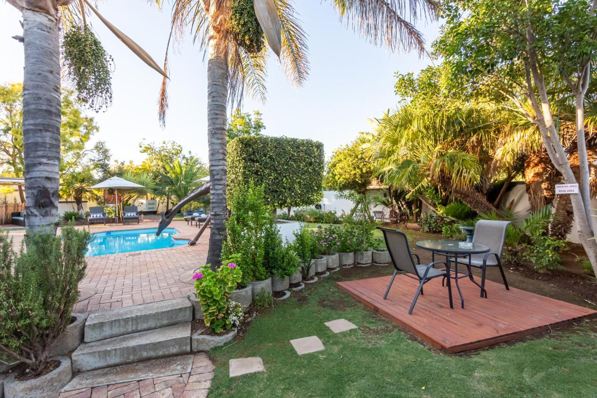 Pictures Guest House Boutique Hotel Оудсхорн Экстерьер фото