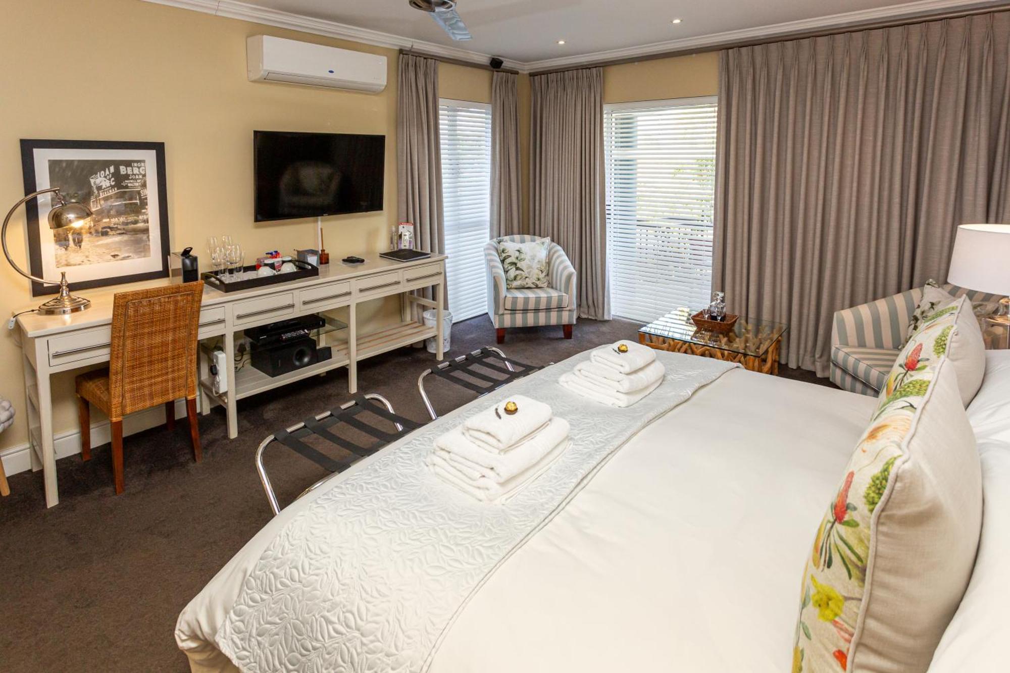 Pictures Guest House Boutique Hotel Оудсхорн Экстерьер фото