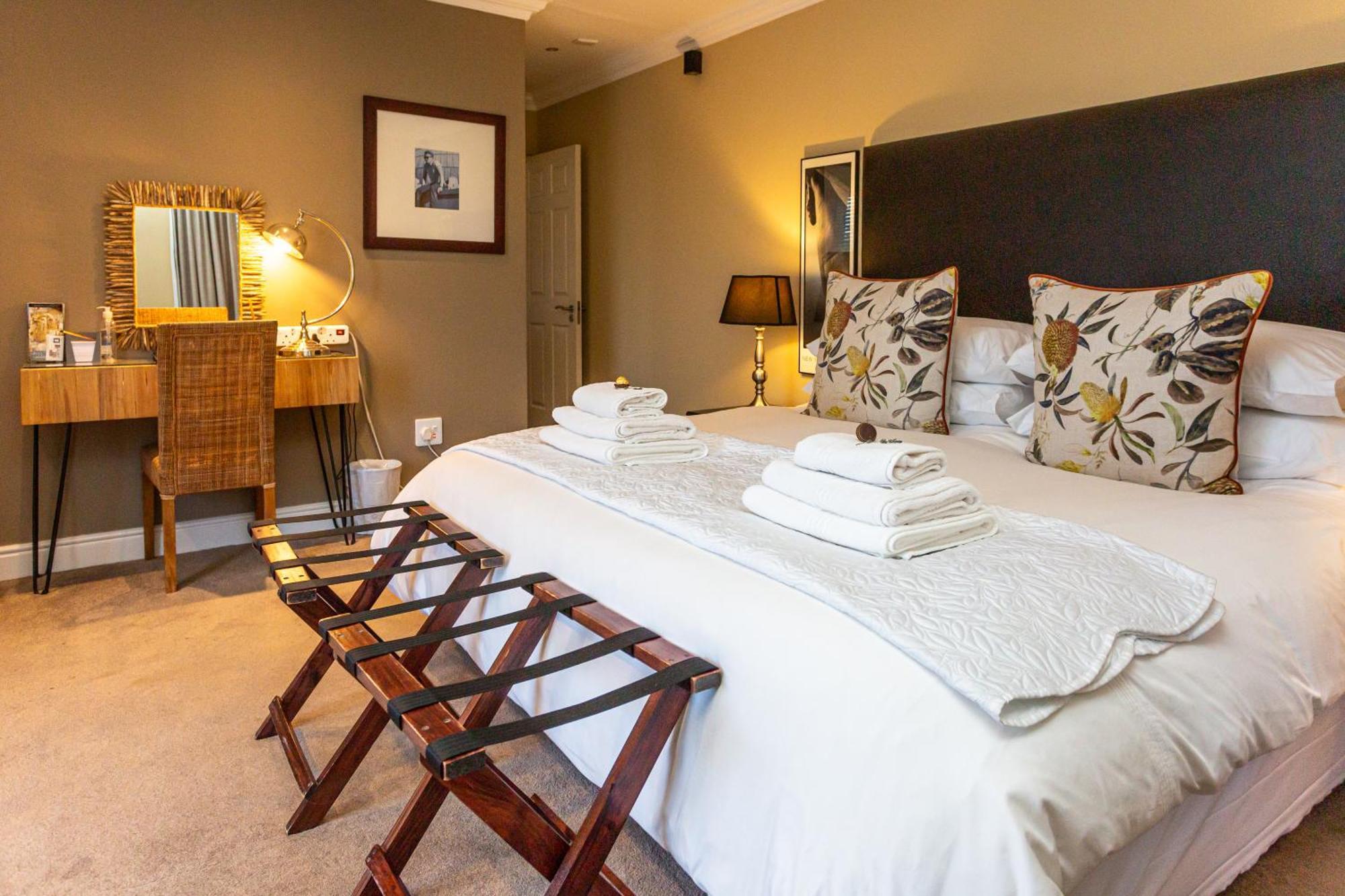 Pictures Guest House Boutique Hotel Оудсхорн Экстерьер фото
