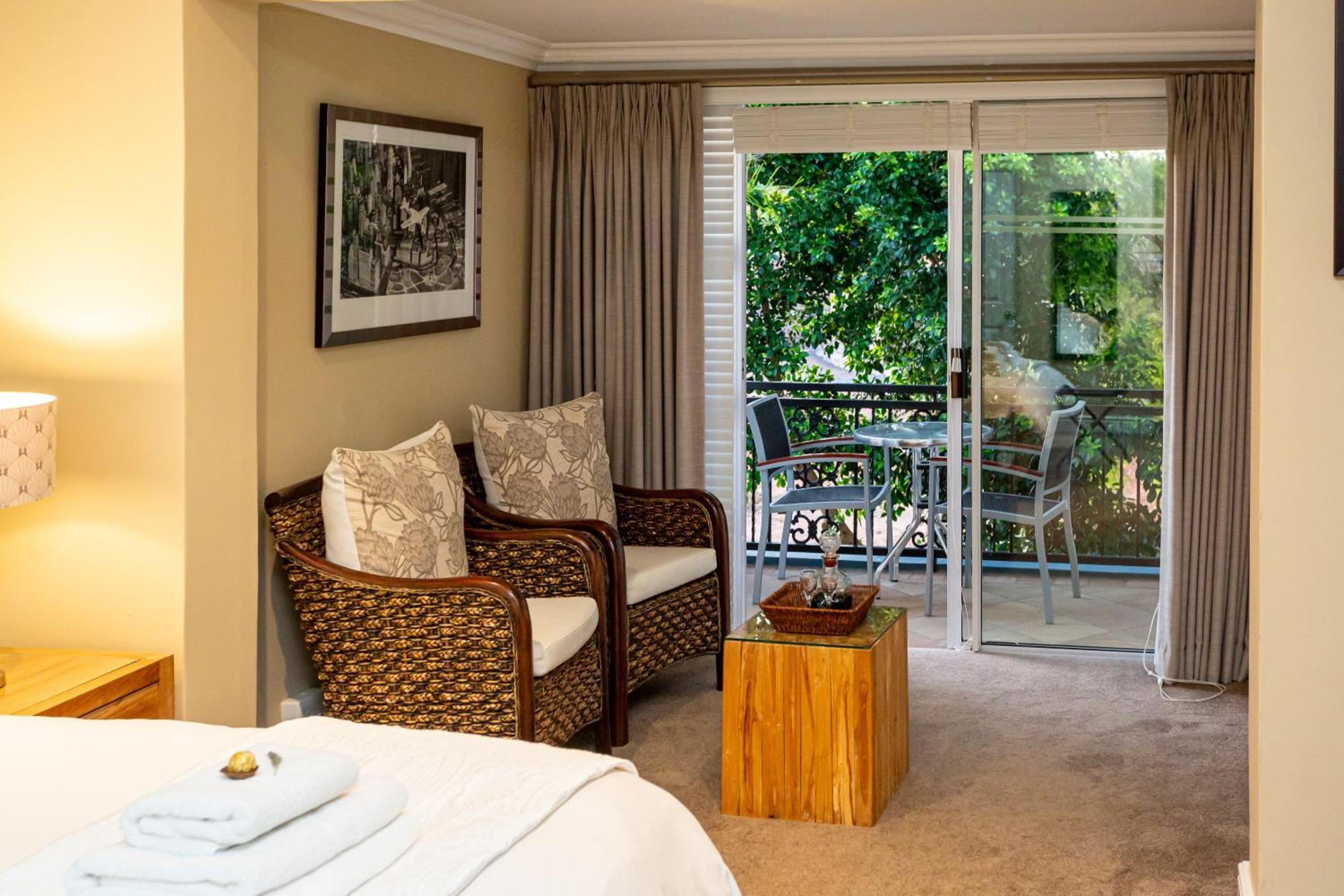 Pictures Guest House Boutique Hotel Оудсхорн Экстерьер фото