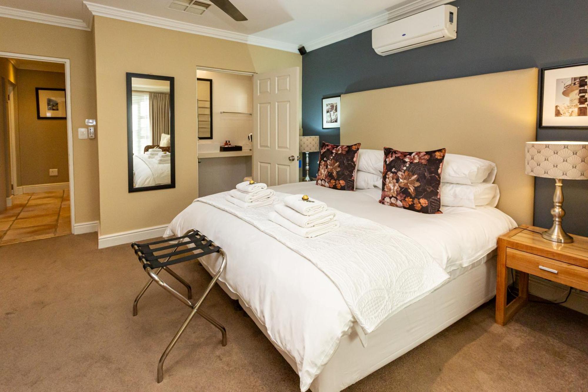 Pictures Guest House Boutique Hotel Оудсхорн Экстерьер фото