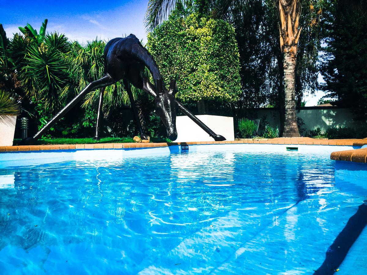 Pictures Guest House Boutique Hotel Оудсхорн Экстерьер фото